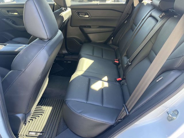 Used 2024 Nissan Rogue SV w/ SV Premium Package FWD image 12