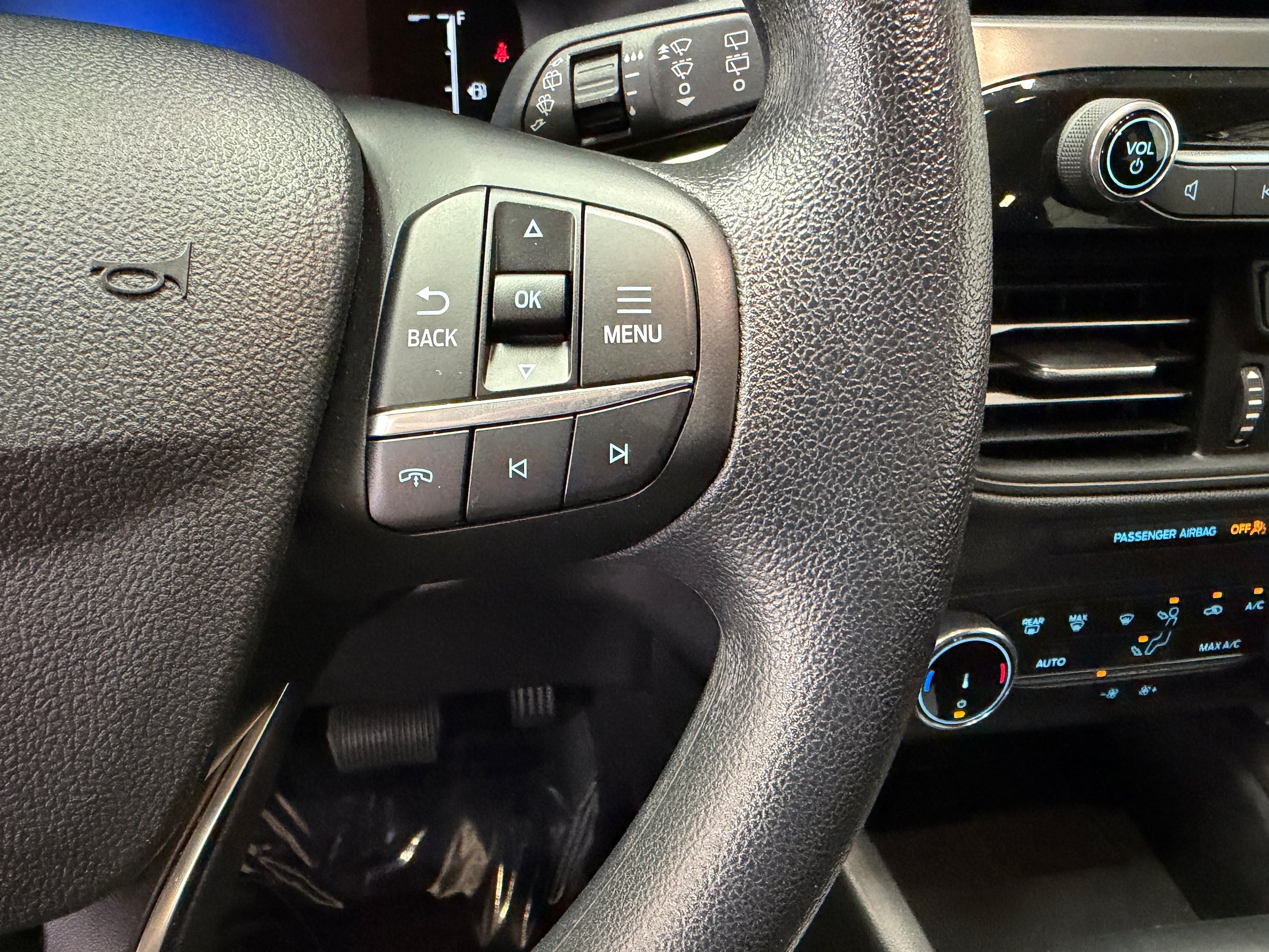Certified 2025 Ford Escape Active AWD/4WD image 18