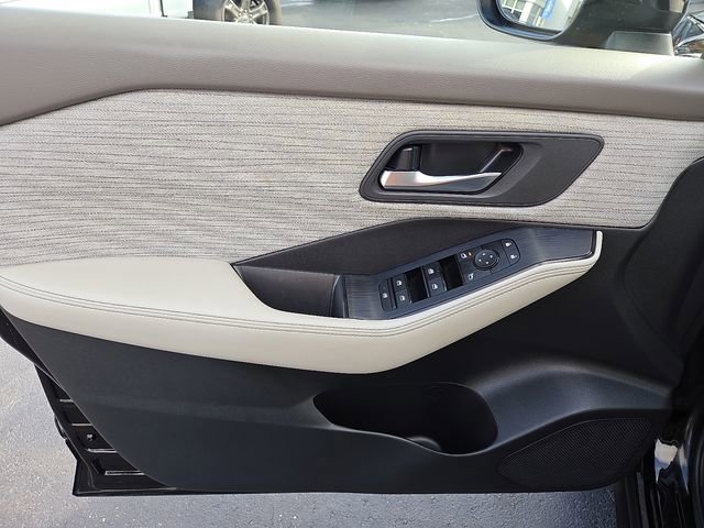 Used 2023 Nissan Rogue SV image 13