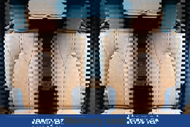 Used 2025 Toyota Highlander Platinum AWD/4WD image 35