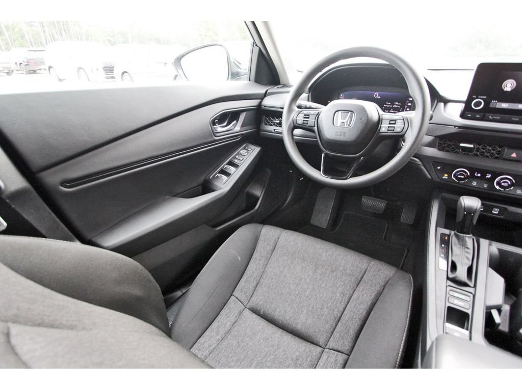 Used 2025 Honda Accord SE image 11