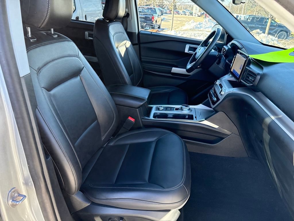 Certified 2023 Ford Explorer XLT w/ Equipment Group 202A image 9