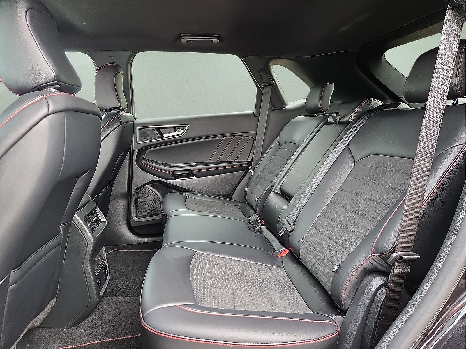 Certified 2024 Ford Edge ST-Line AWD/4WD image 10