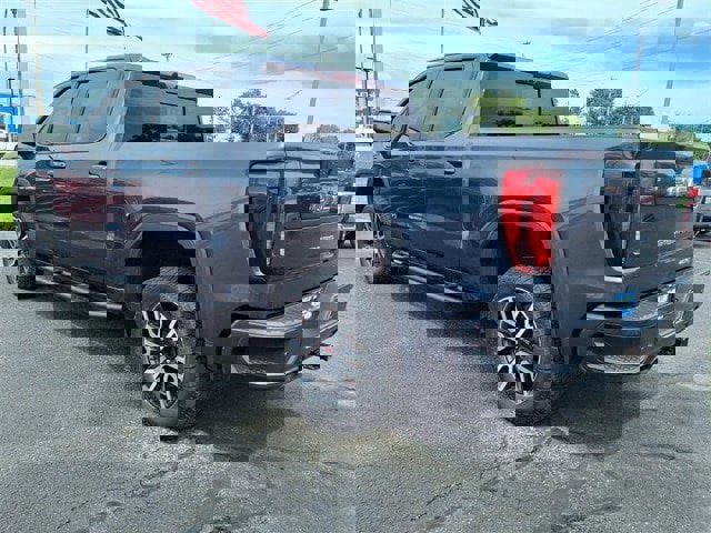 Used 2021 GMC Sierra 1500 AT4 w/ AT4 Value Package image 5