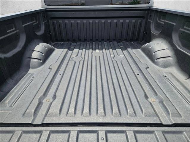 Used 2021 Nissan Titan SV w/ SV Convenience Package RWD image 6