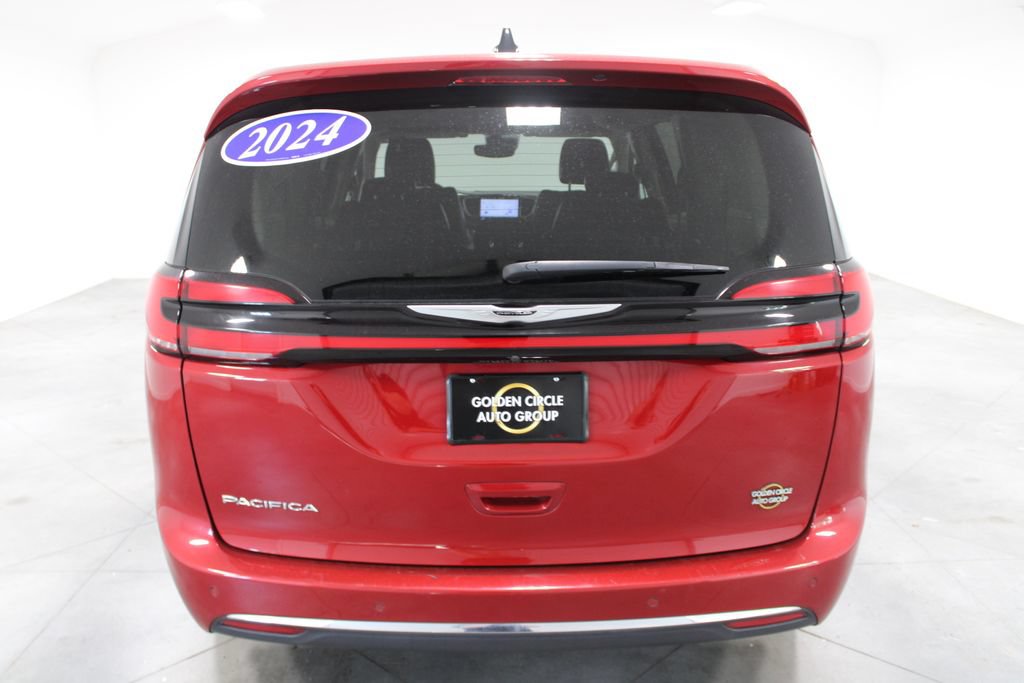 Used 2024 Chrysler Pacifica Touring-L FWD image 9