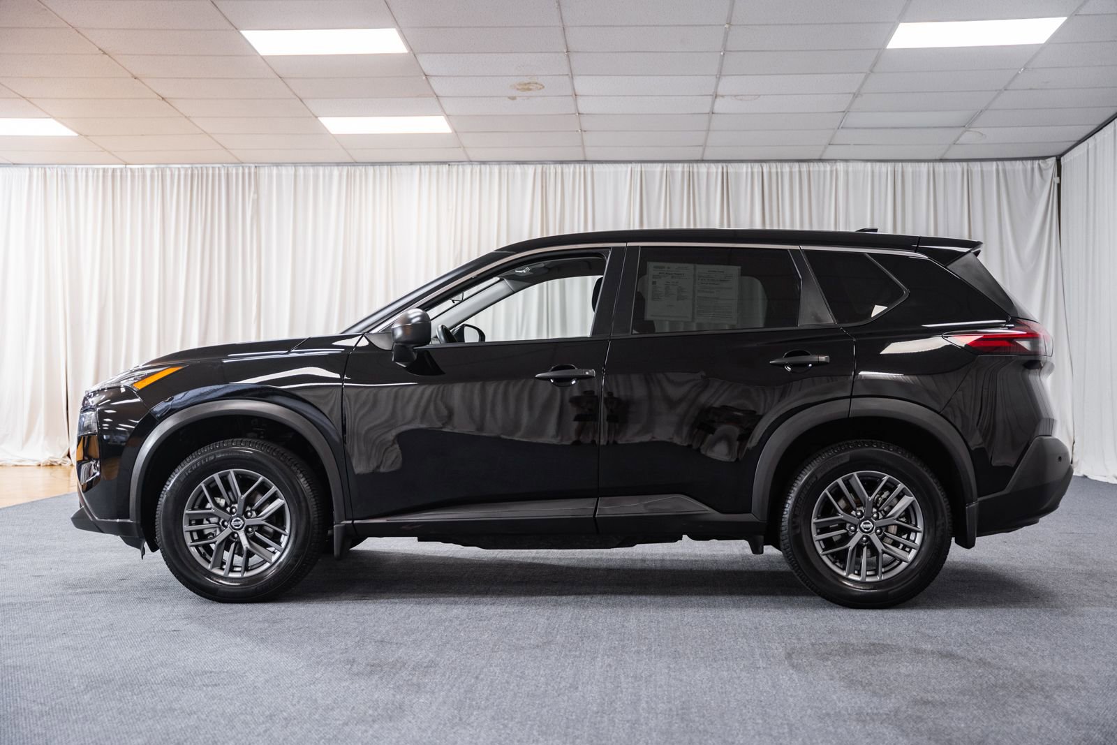 Used 2021 Nissan Rogue S AWD/4WD image 5