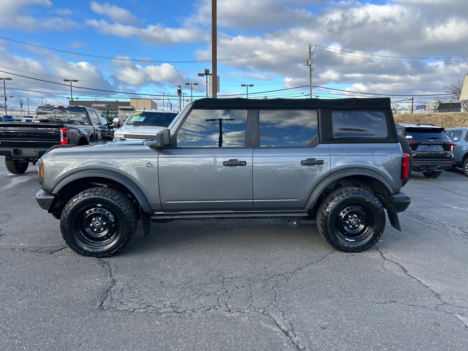 Certified 2022 Ford Bronco Black Diamond image 4