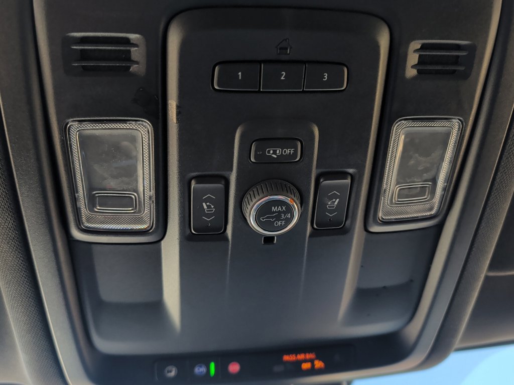 Used 2024 Chevrolet Suburban Premier RWD image 23