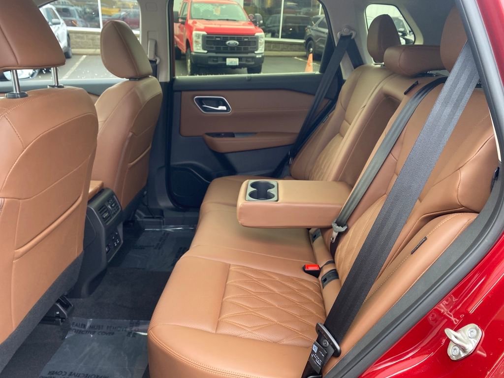 Used 2024 Nissan Rogue Platinum w/ Platinum Premium Package image 9