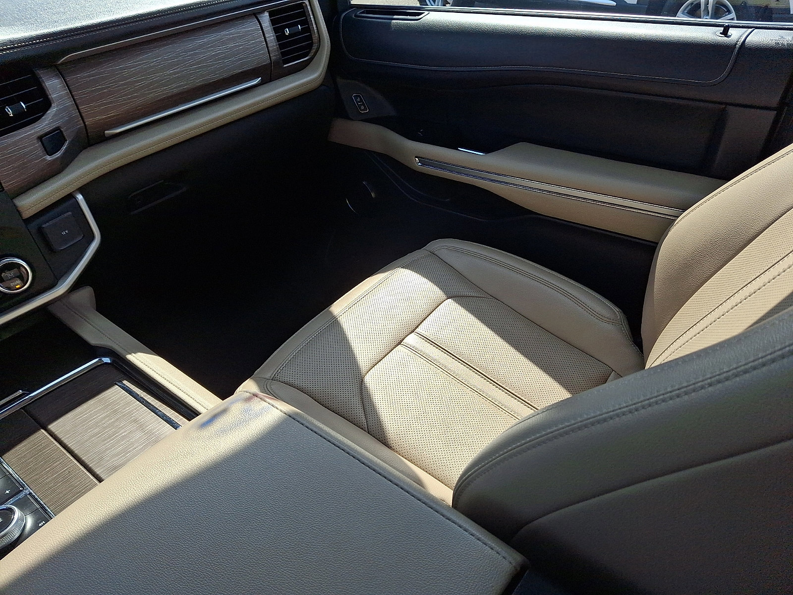 Certified 2023 Ford Expedition Limited image 16