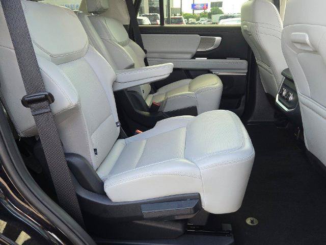 Certified 2025 Ford Expedition Platinum AWD/4WD image 9
