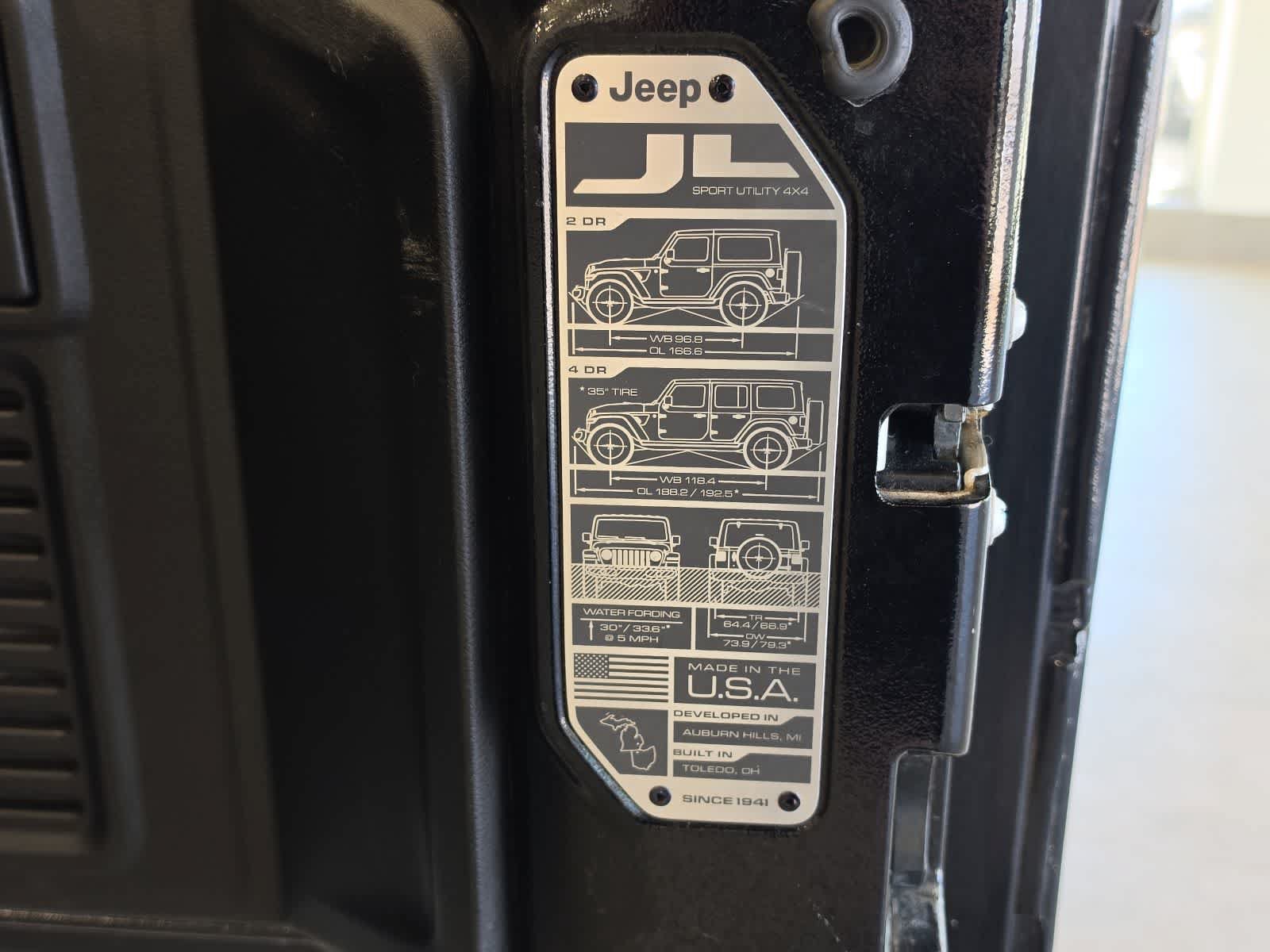 Used 2023 Jeep Wrangler Unlimited Sahara AWD/4WD image 29