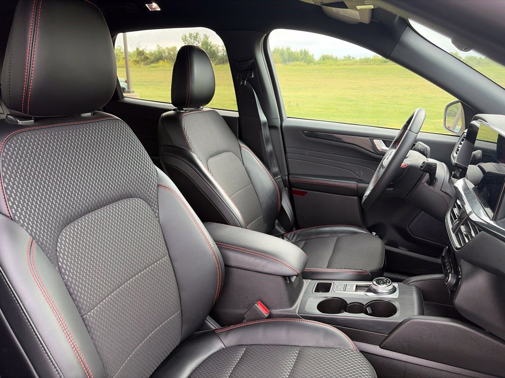 Certified 2024 Ford Escape ST-Line AWD/4WD image 13
