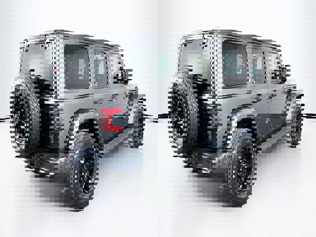 Used 2020 Jeep Wrangler Unlimited Sahara image 5