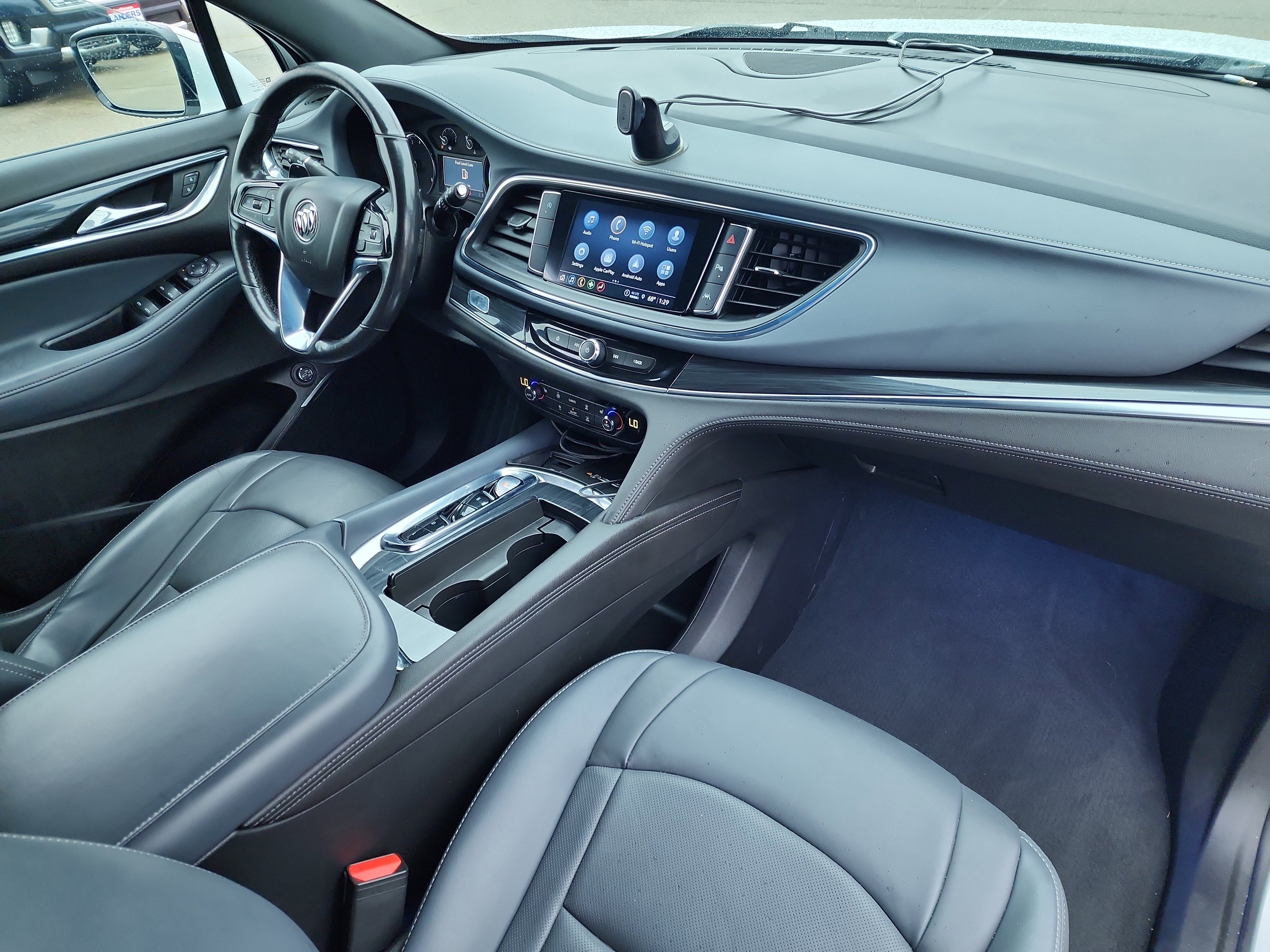 Used 2023 Buick Enclave Essence image 18