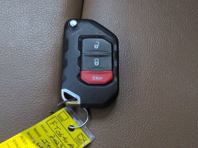 Used 2023 Jeep Wrangler Unlimited Rubicon AWD/4WD image 28