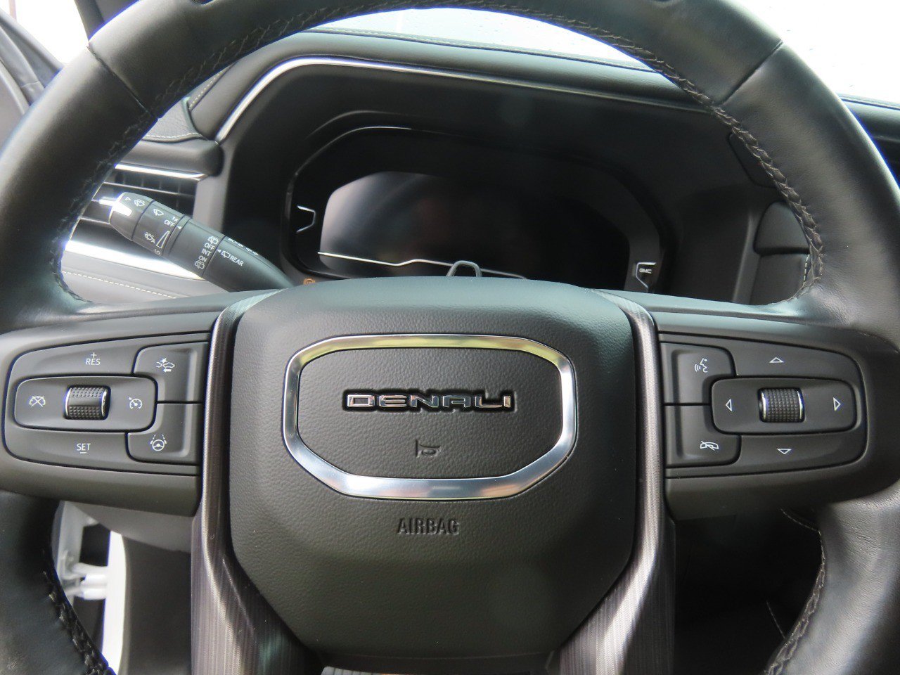 Used 2023 GMC Yukon XL Denali Ultimate w/ LPO, Floor Liner Package AWD/4WD image 26