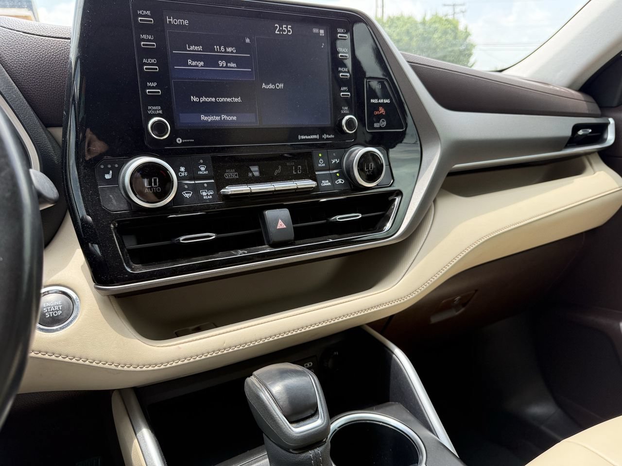 Used 2022 Toyota Highlander XLE FWD image 15