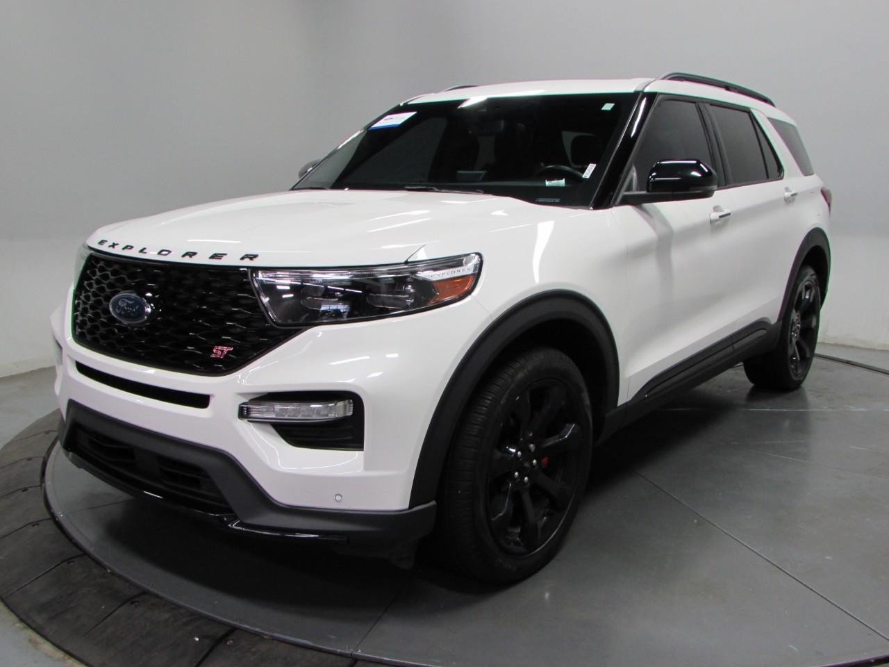 Certified 2024 Ford Explorer ST w/ Equipment Group 401A AWD/4WD image 3