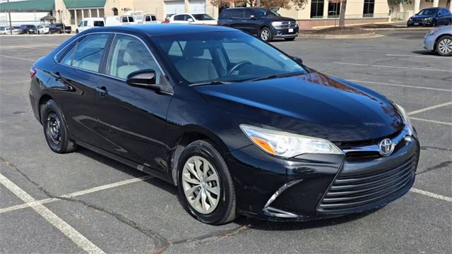 Used 2017 Toyota Camry LE image 3