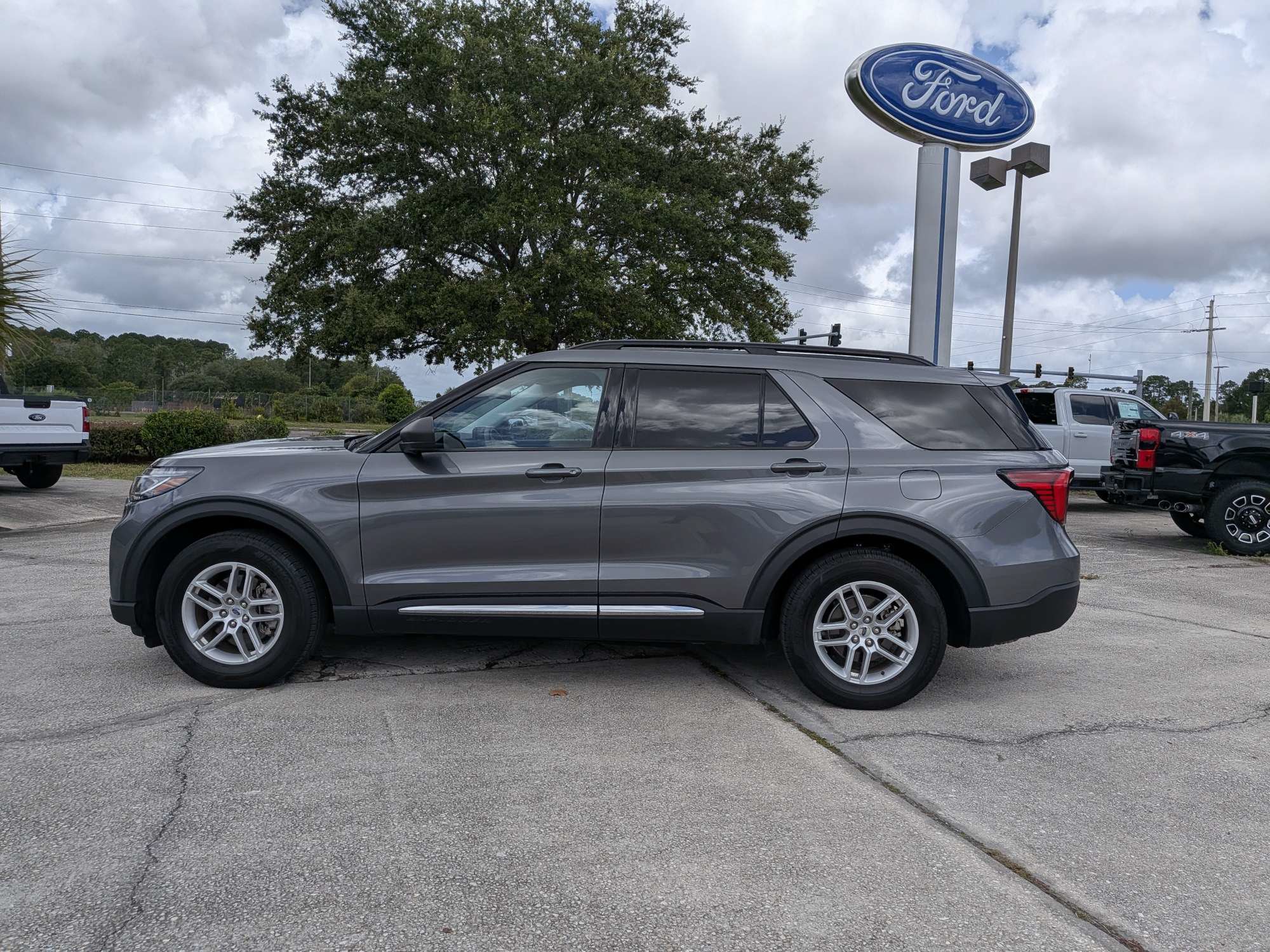 Certified 2025 Ford Explorer Active RWD image 7