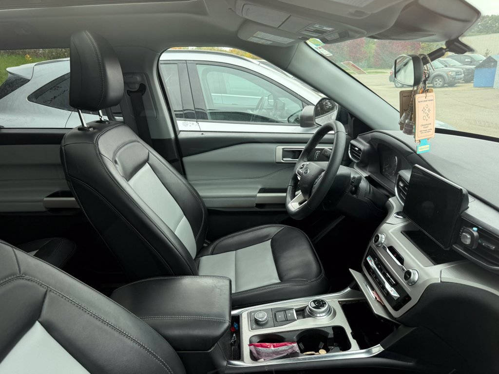 Certified 2023 Ford Explorer XLT w/ Equipment Group 202A AWD/4WD image 8