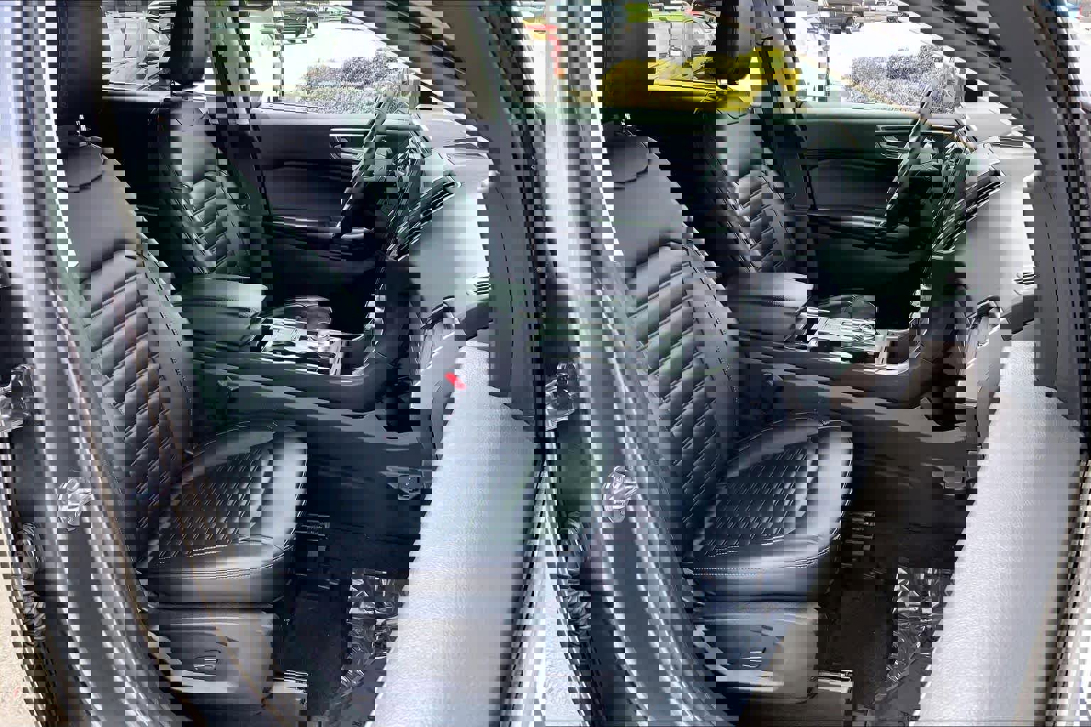 Certified 2024 Ford Edge SEL image 11