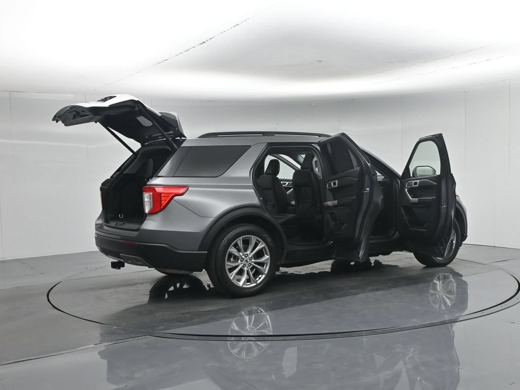 Certified 2023 Ford Explorer XLT w/ Equipment Group 202A RWD image 6