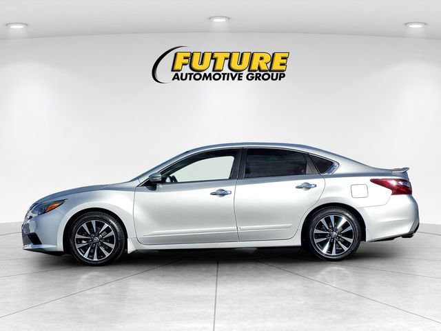 Used 2017 Nissan Altima 2.5 SL w/ 2.5 Technology Package FWD image 2