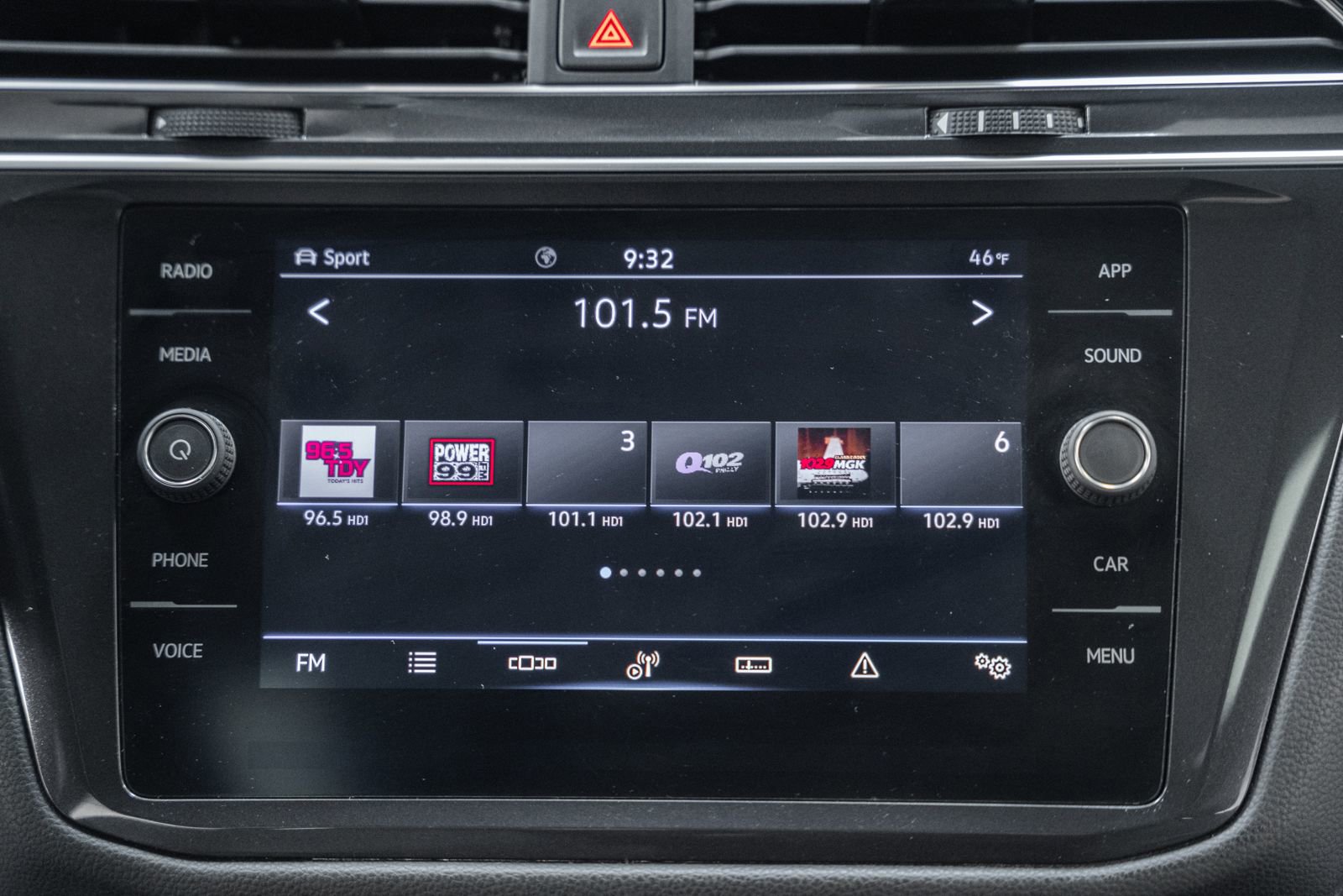 Used 2021 Volkswagen Tiguan SE R-Line image 23