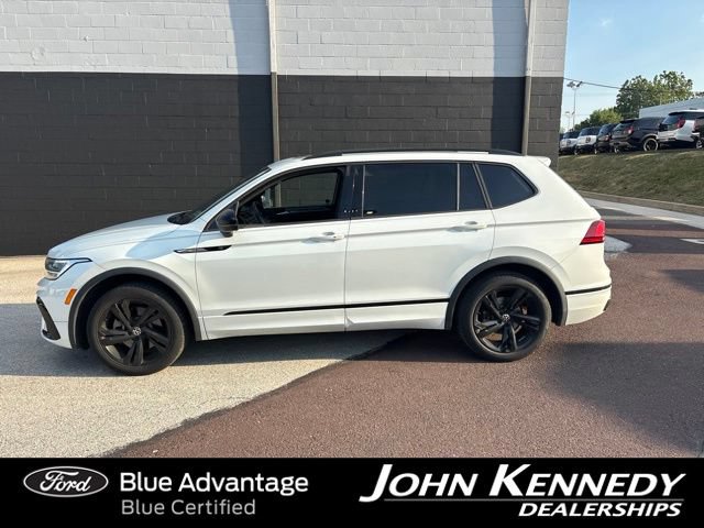 Used 2023 Volkswagen Tiguan SE R-Line AWD/4WD image 2