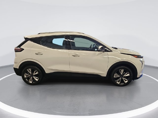 Used 2023 Chevrolet Bolt EUV LT w/ Convenience Package FWD image 2