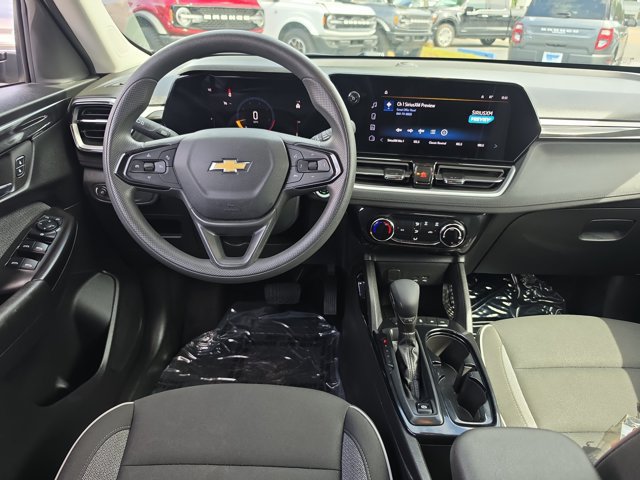 Used 2025 Chevrolet TrailBlazer LT AWD/4WD image 14
