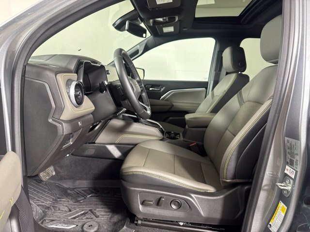 Used 2025 Chevrolet Colorado ZR2 w/ Technology Package AWD/4WD image 11