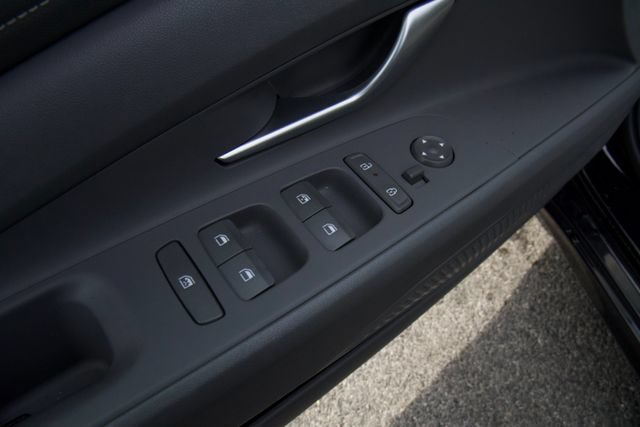Used 2025 Hyundai Elantra SEL FWD image 14