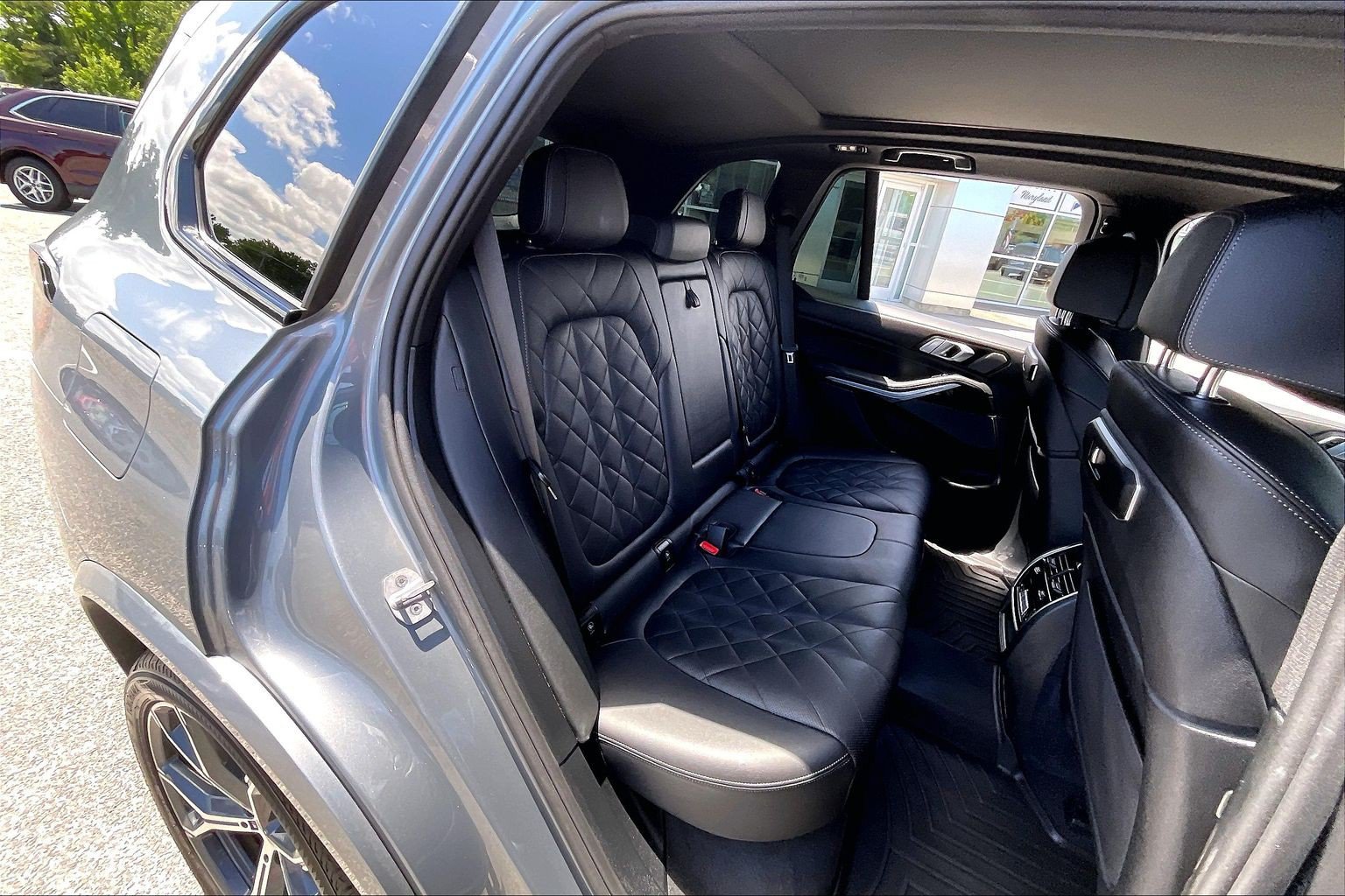 Used 2024 BMW X5 xDrive50e w/ M Sport Package AWD/4WD image 26