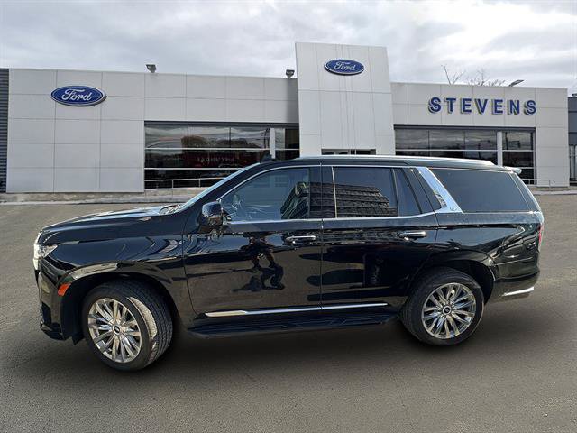 Used 2024 Cadillac Escalade Premium Luxury AWD/4WD image 3