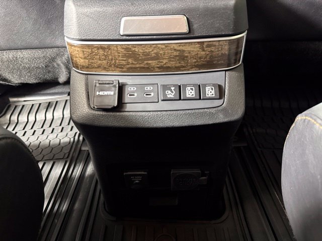 Used 2026 Toyota Sienna Platinum AWD/4WD image 13