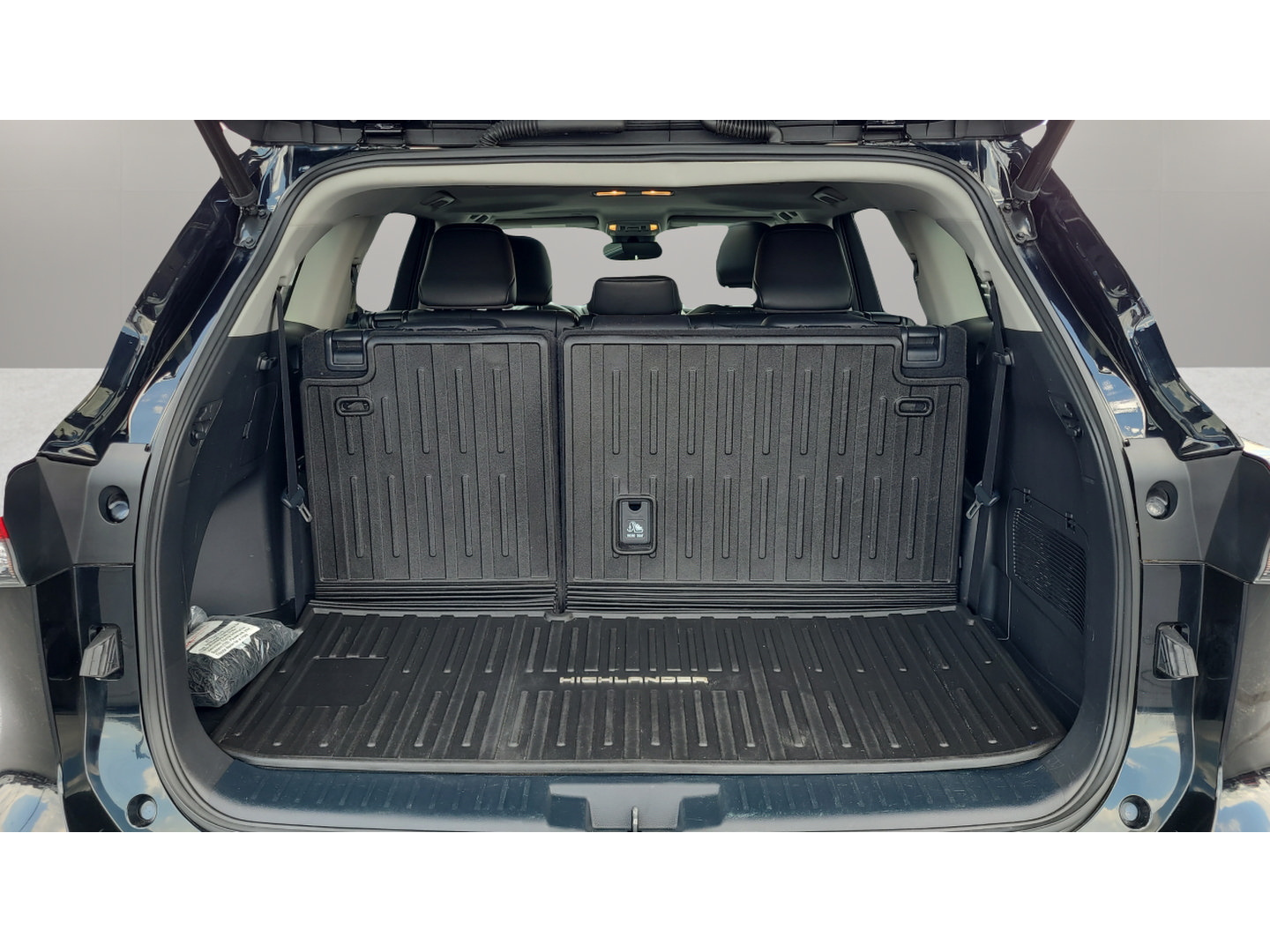 Used 2023 Toyota Highlander XLE AWD/4WD image 31