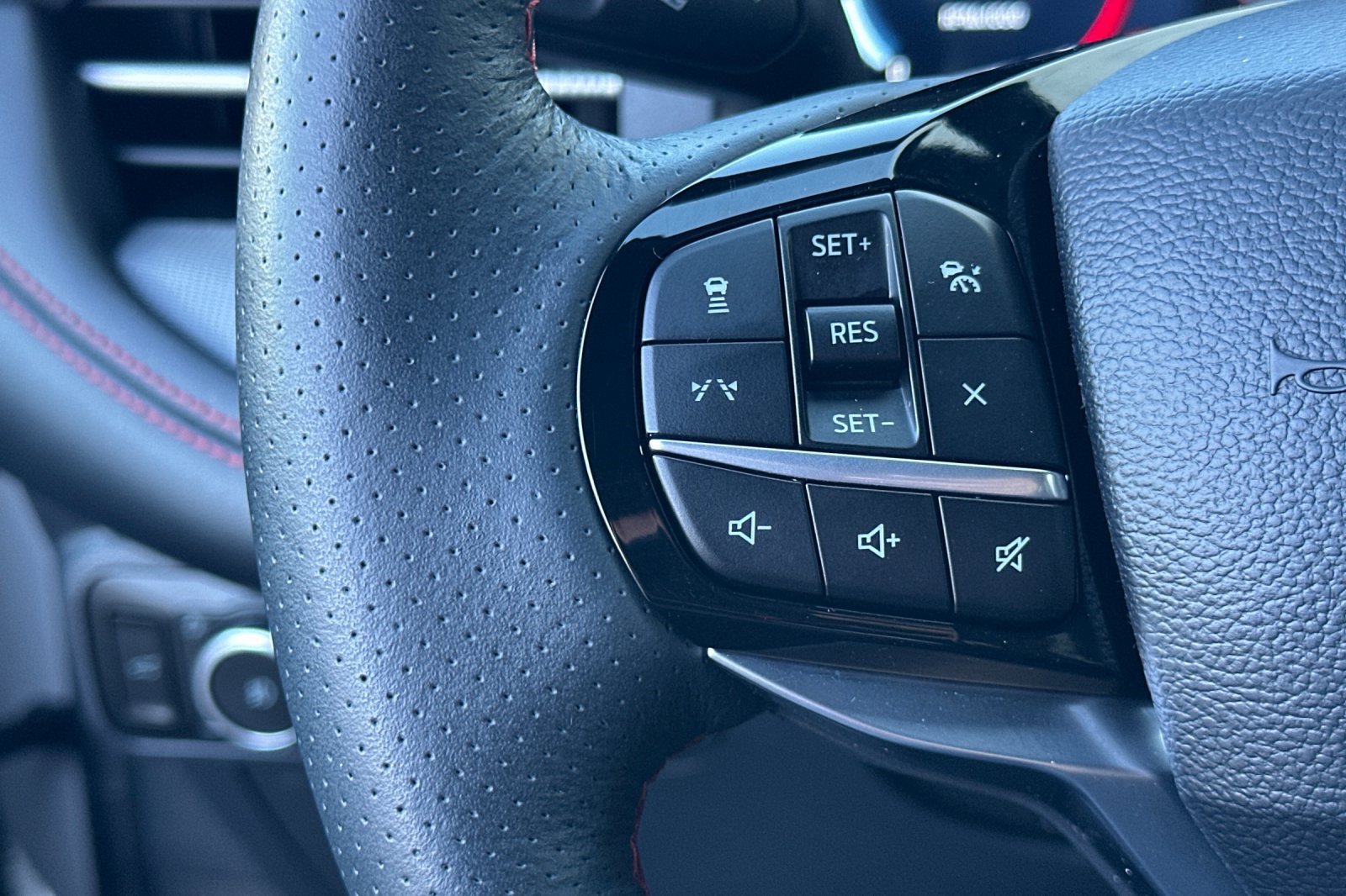 Certified 2025 Ford Explorer ST-Line w/ ST-Line Street Pack image 27