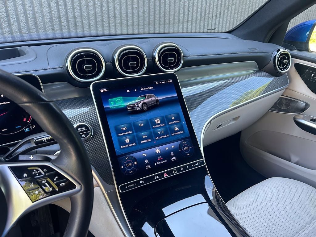 Used 2024 Mercedes-Benz GLC 300 4MATIC image 27