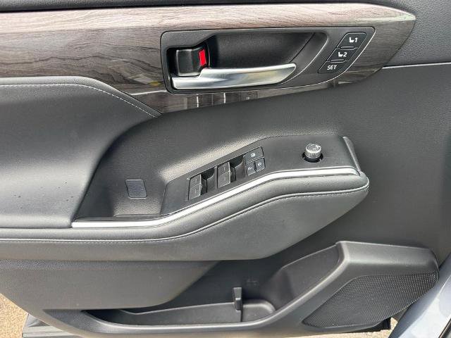Used 2021 Toyota Highlander Platinum AWD/4WD image 21