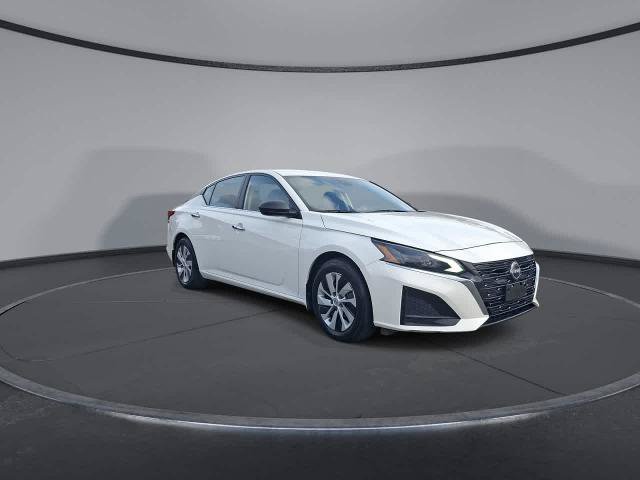 Used 2024 Nissan Altima 2.5 S FWD image 2