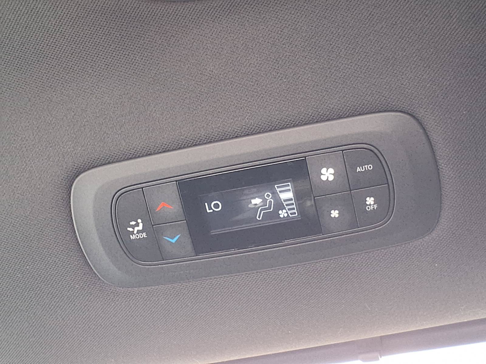 Used 2025 Chrysler Pacifica Select FWD image 21