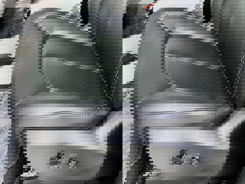 Used 2024 Chrysler Pacifica Touring-L image 30