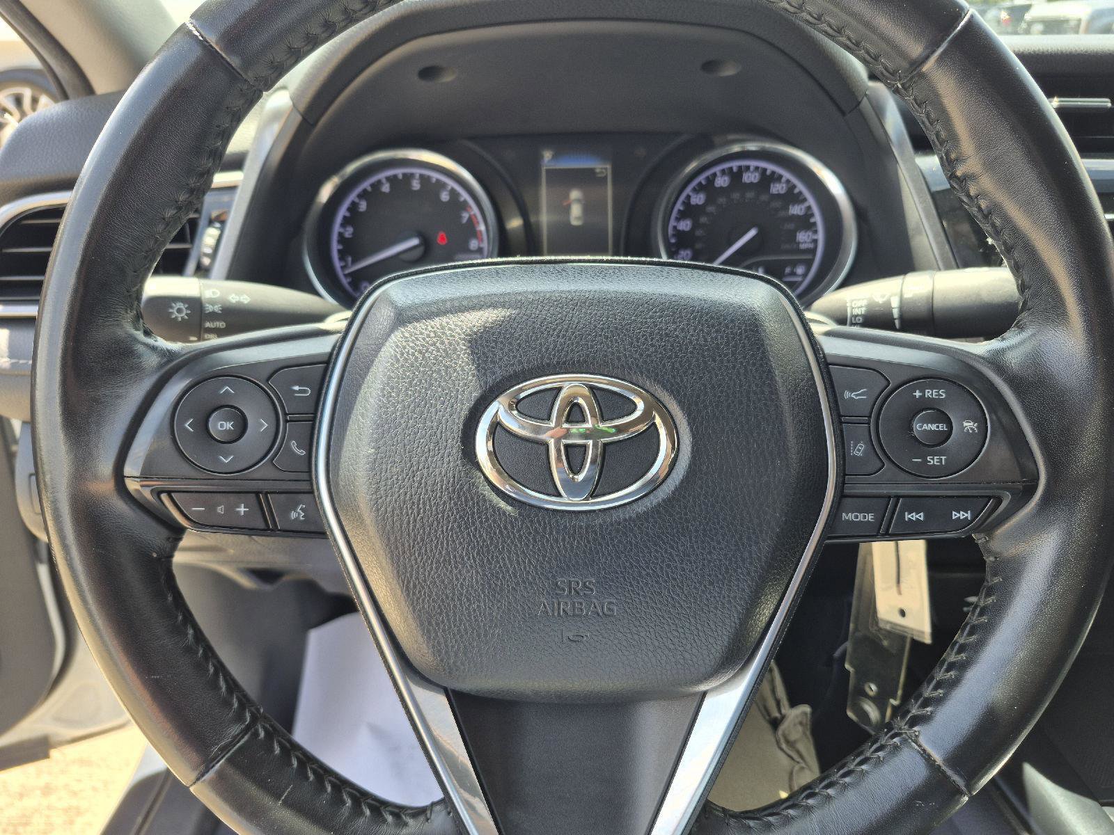 Used 2019 Toyota Camry SE FWD image 3