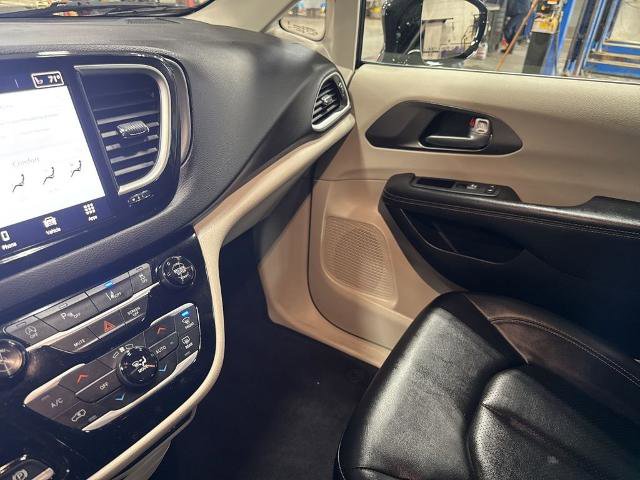 Used 2024 Chrysler Pacifica Touring-L image 20