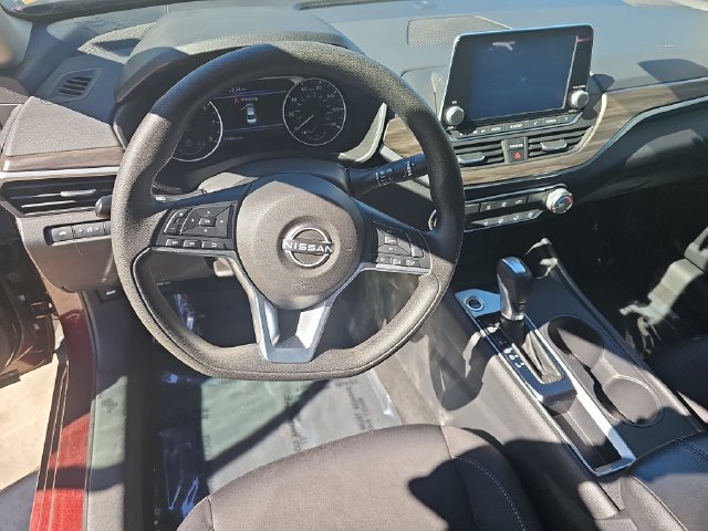 Used 2025 Nissan Altima 2.5 SV FWD image 16