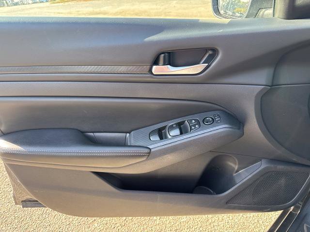 Used 2025 Nissan Altima 2.5 SV FWD image 21